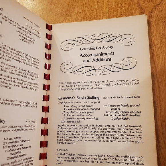 Vintage "The Sun Maid Cookbook" recipes cook book printed 1980 Cottagecore - Picture 3 of 4